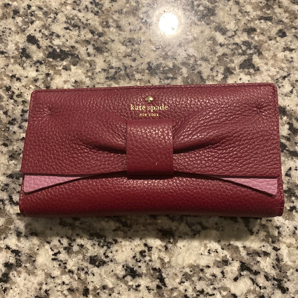 Gorgeous new with tag Kate spade wallet.